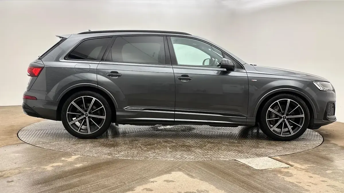 Used Audi Q7 Black Edition 286 HP (210 kW) 2021 Grey SUV