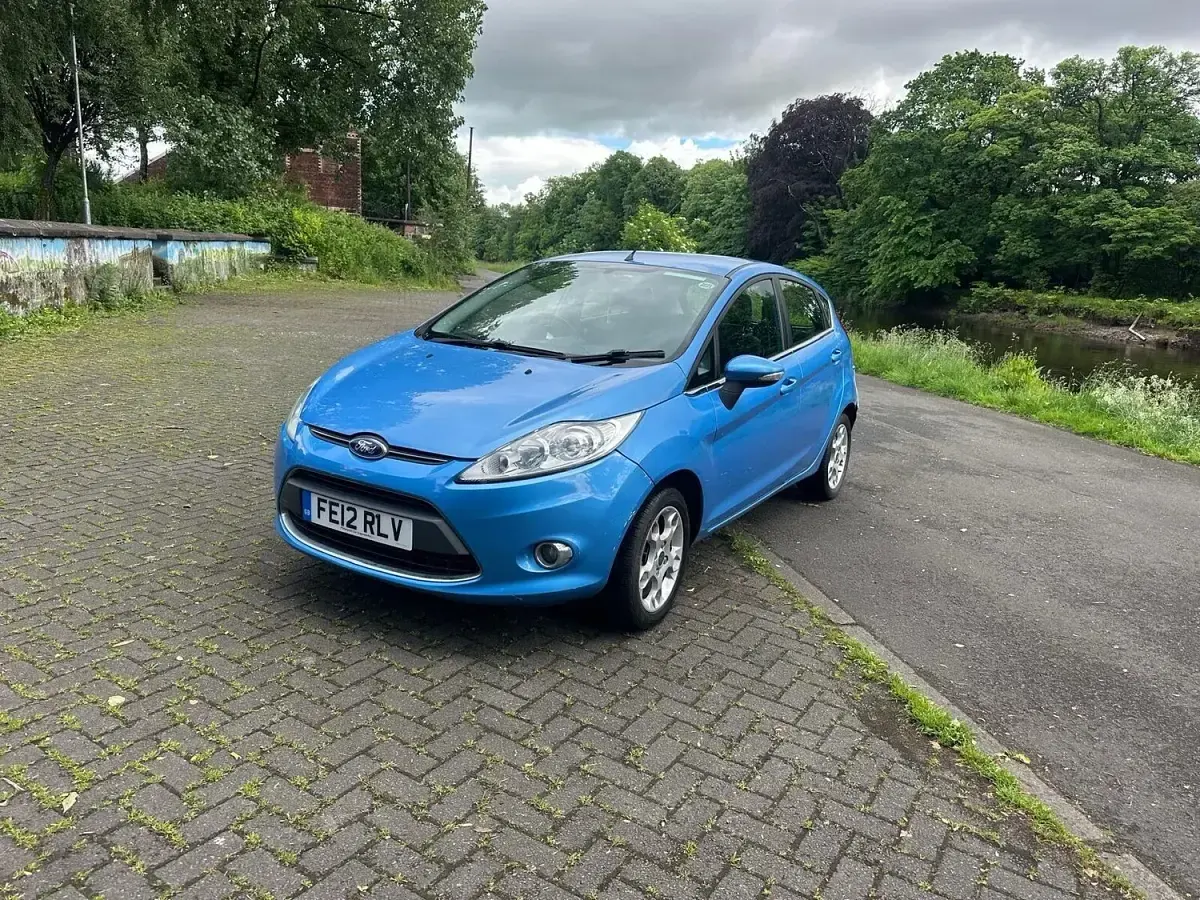 Used Ford Fiesta Titanium 70 HP (51 kW) 2012 Blue Hatchback