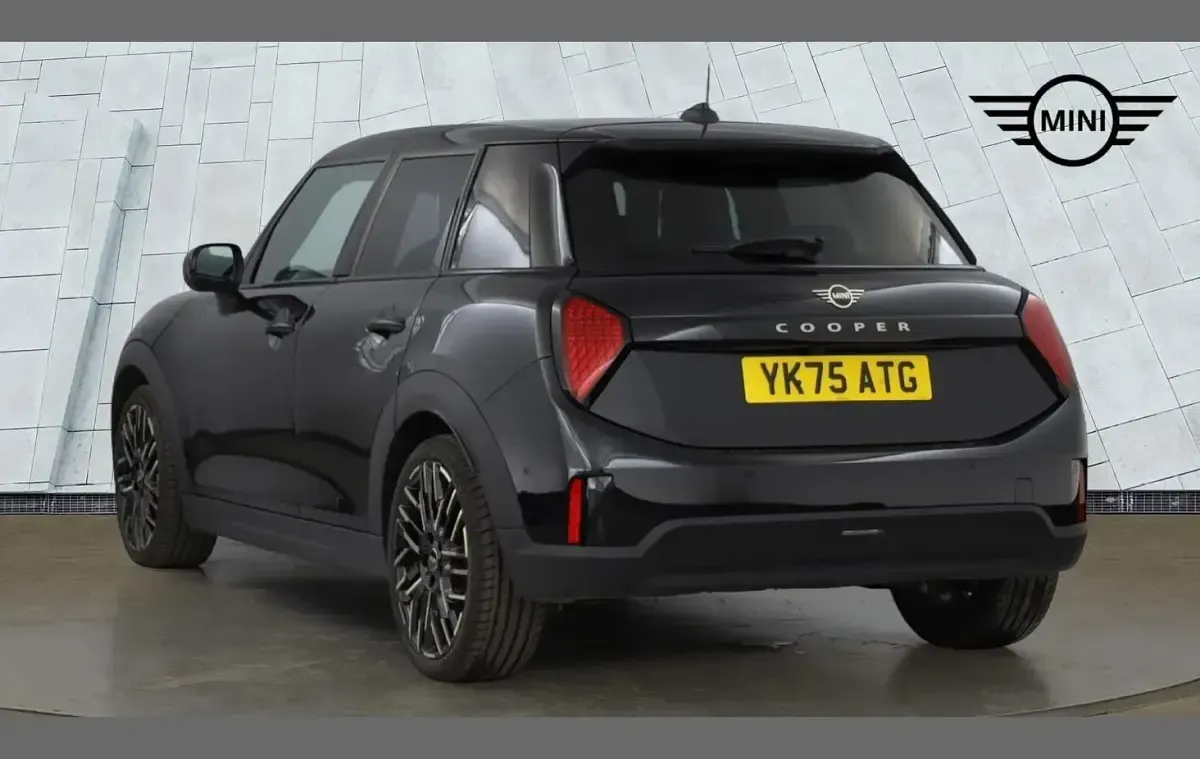 Used Mini Cooper Exclusive 113 kW (154 HP) 2026 Black Hatchback