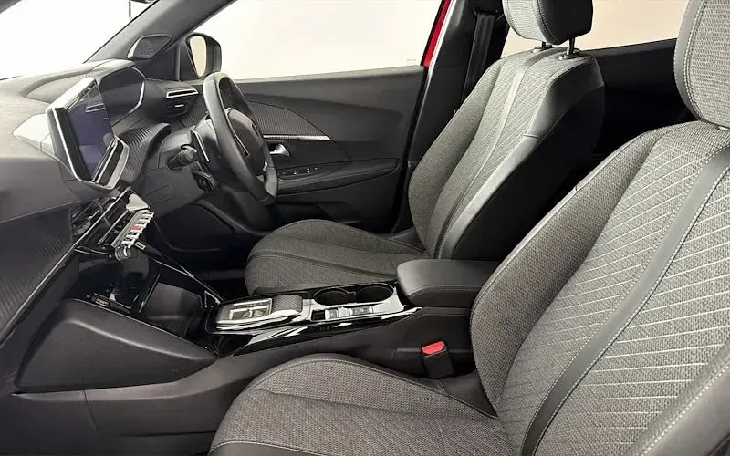 Used Peugeot 2008 Allure 131 HP (96 kW) 2024 Red SUV
