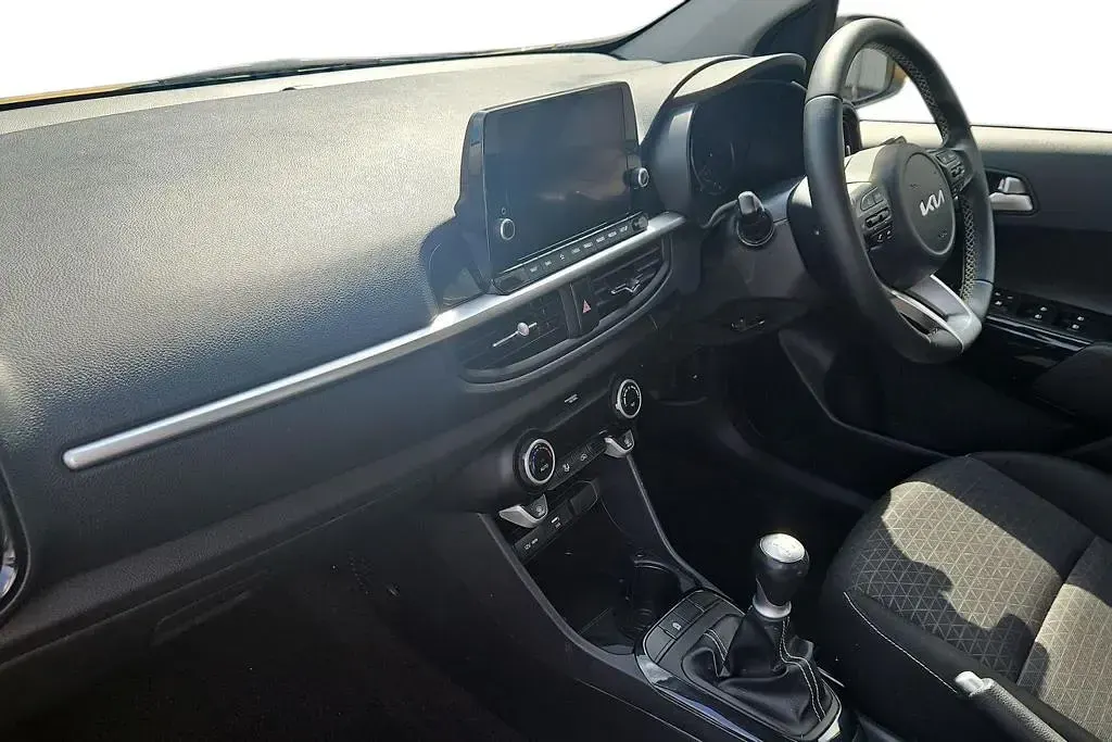 Used Kia Picanto 66 HP (48 kW) 2023 Yellow Hatchback