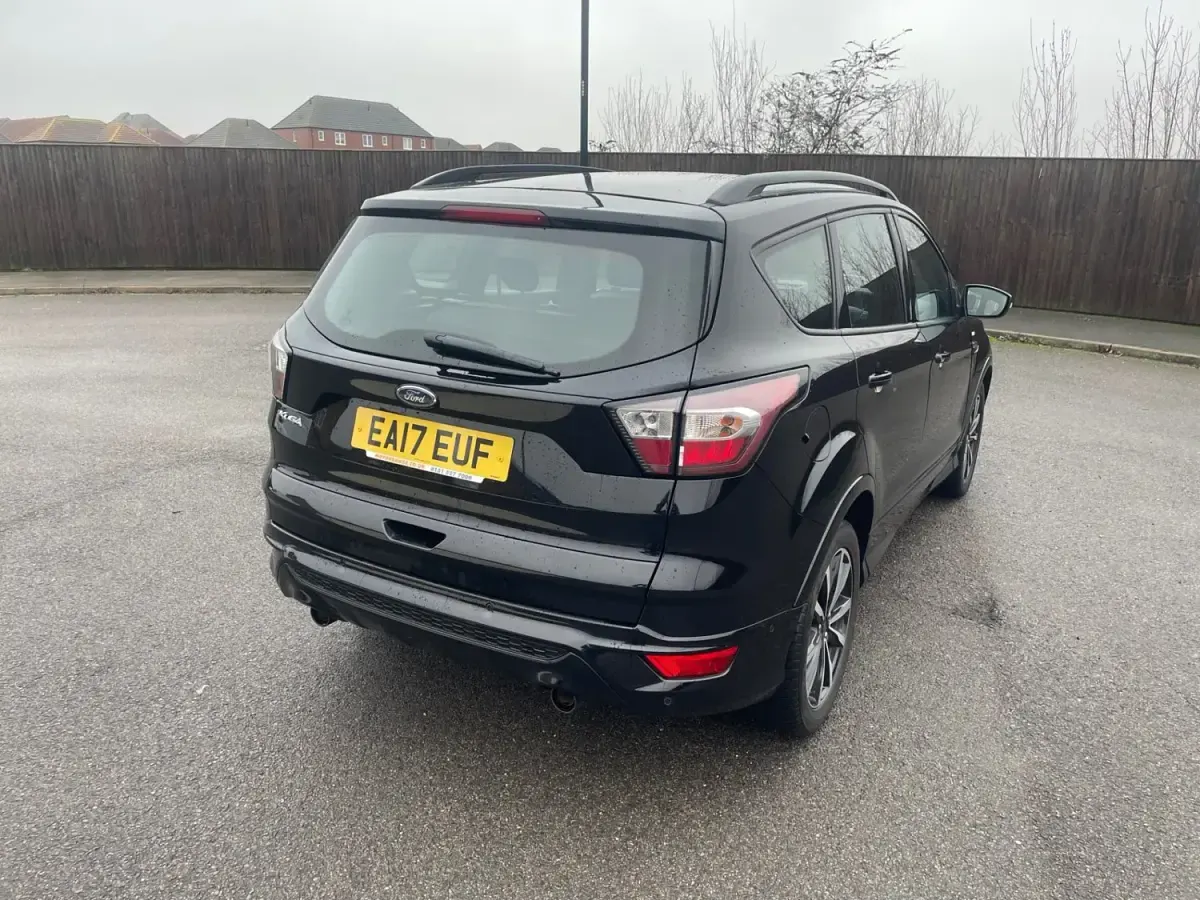 Usado Ford Kuga ST-Line 150 HP (110 kW) 2017 Preto SUV
