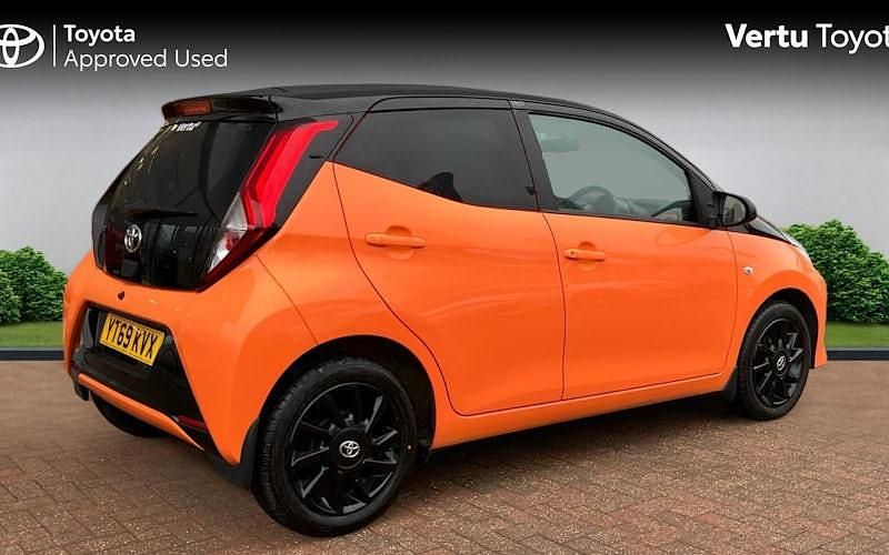 Used Toyota Aygo X-cite 72 HP (52 kW) 2019 Orange Hatchback