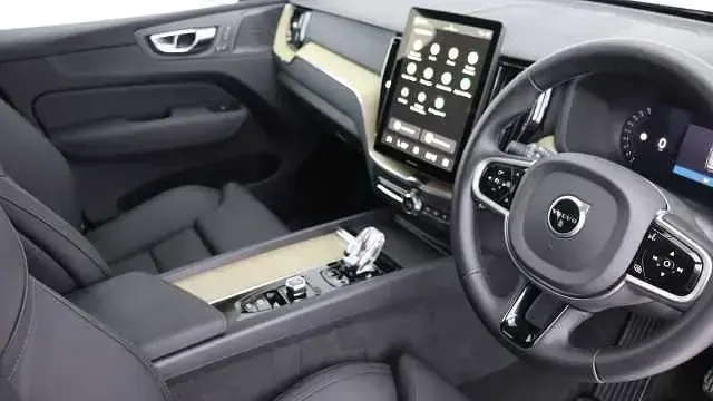 Usado Volvo XC60 Plus 350 HP (257 kW) 2026 SUV