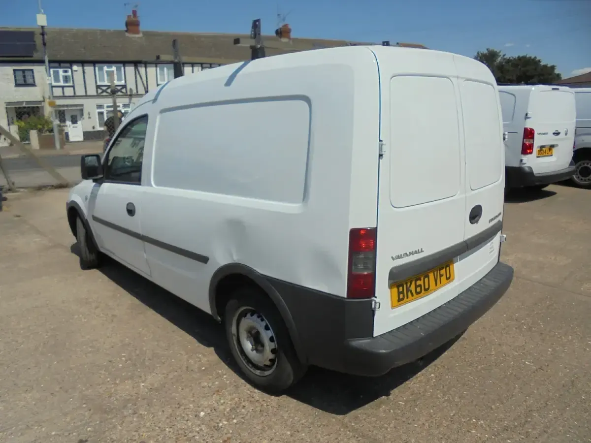 Used Vauxhall Combo 75 HP (55 kW) 2010 White MPV