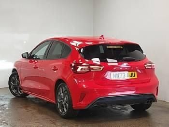 Used Ford Focus ST-Line 125 HP (91 kW) 2023 Red Hatchback