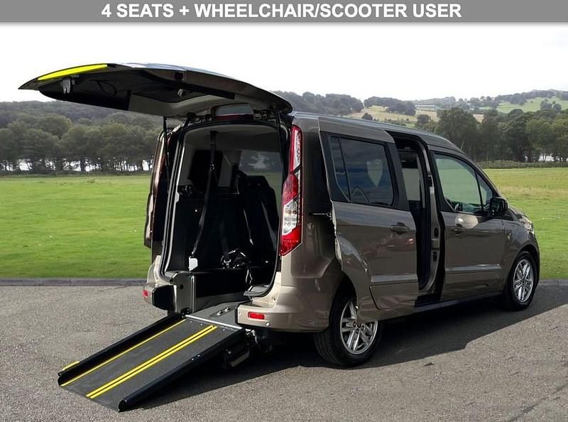 Silver Used 2020 Ford Tourneo Connect Titanium MPV | £16,999 (A bit pricey) - Image 1/4