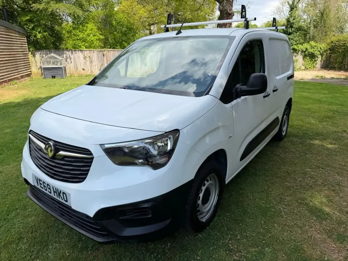 Begagnad Vauxhall Combo Edition 2019 Vit Minibuss