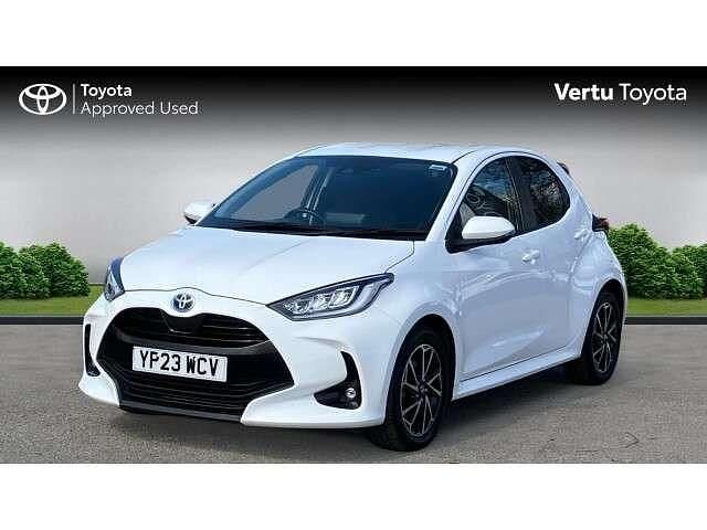 Used Toyota Yaris Hybrid Design 116 HP (85 kW) 2023 White Hatchback