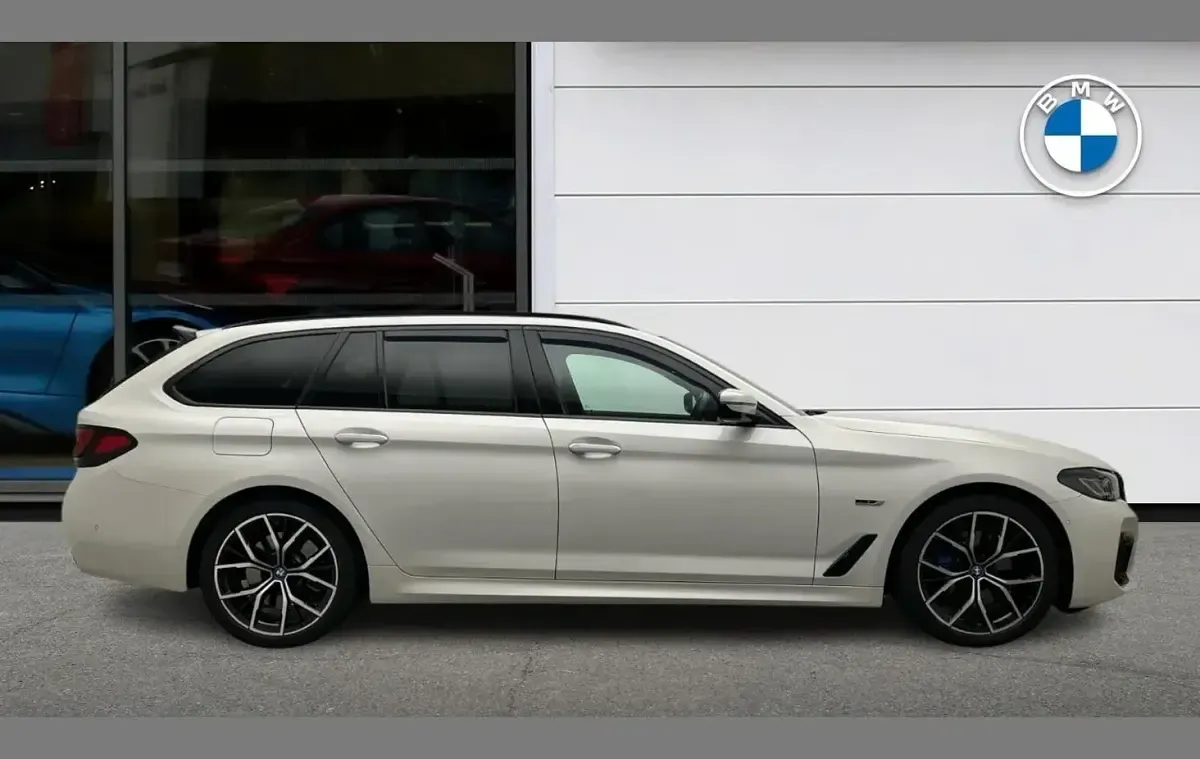 Used BMW 530e M Sport 288 HP (211 kW) 2023 White Estate