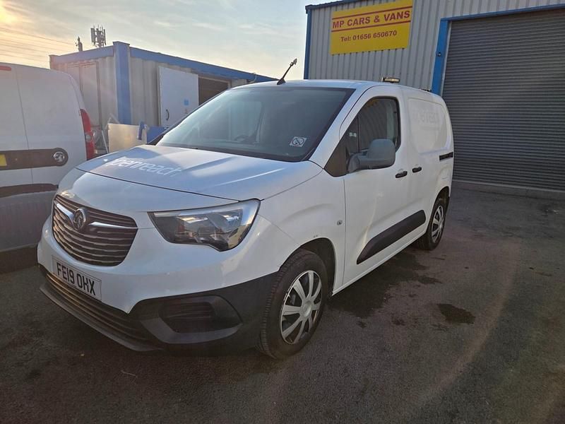 White Used 2019 Vauxhall Combo Edition MPV | £4,695 (Good price) - Image 1/4