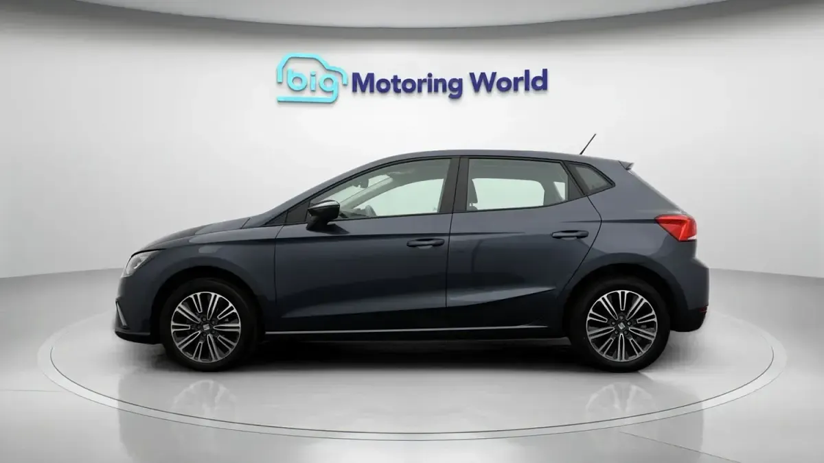 Usado Seat Ibiza SE Technology 94 CV (69 kW) 2022 Gris Utilitario