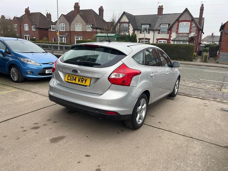Used Ford Focus Zetec 125 HP (91 kW) 2014 Silver Hatchback