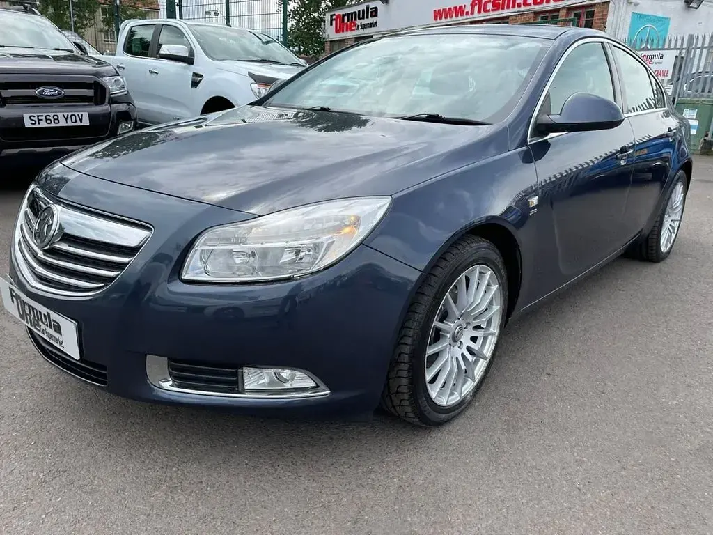 Used Vauxhall Insignia SRi 140 HP (102 kW) 2010 Blue Hatchback
