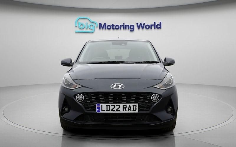 Usado Hyundai i10 Premium 84 HP (61 kW) 2023 Cinzento Citadino