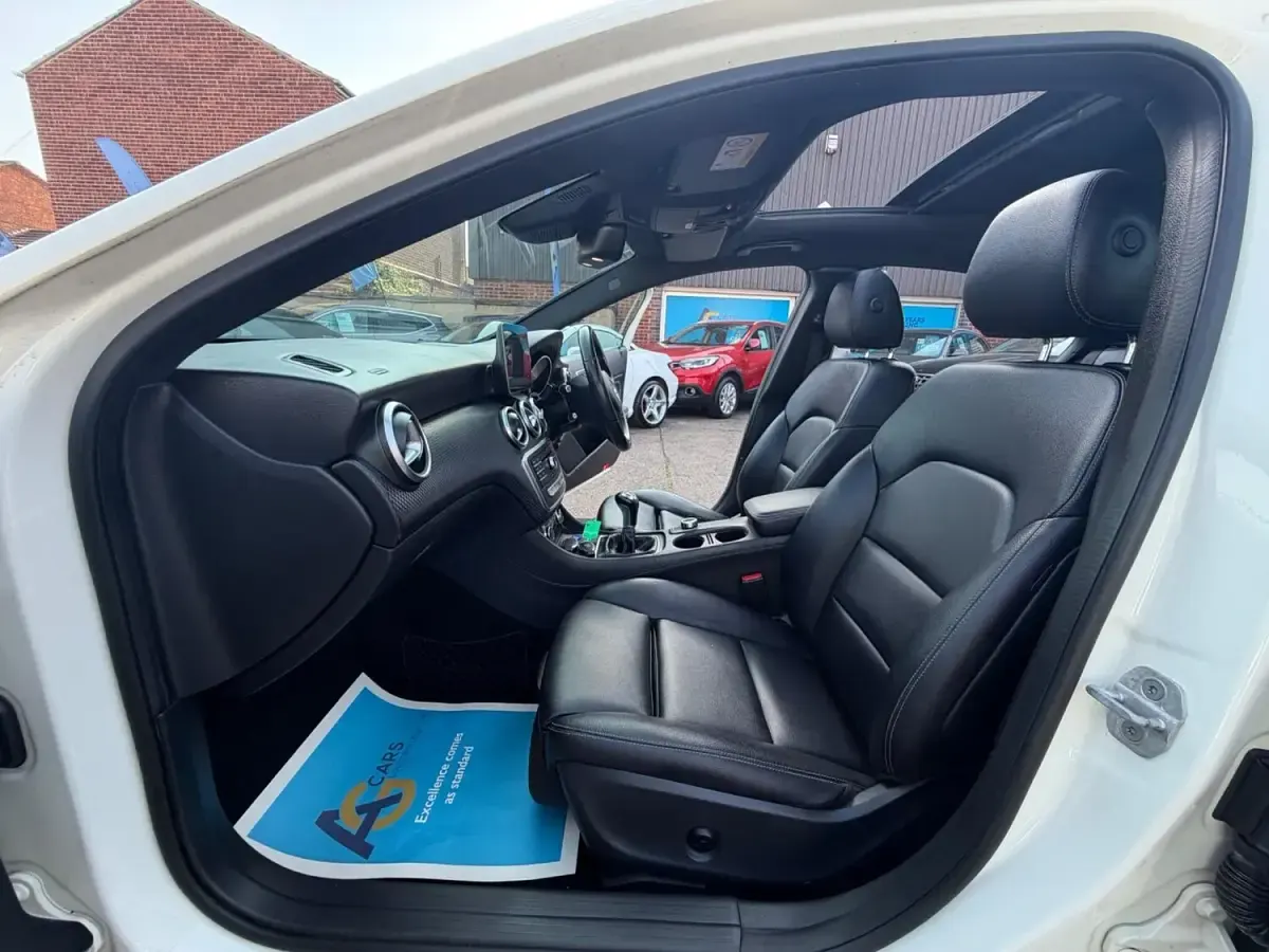 Used Mercedes A180 Premium Plus 109 HP (80 kW) 2016 White Hatchback