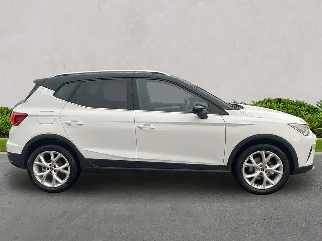 Used Seat Arona FR 115 HP (84 kW) 2025 White SUV