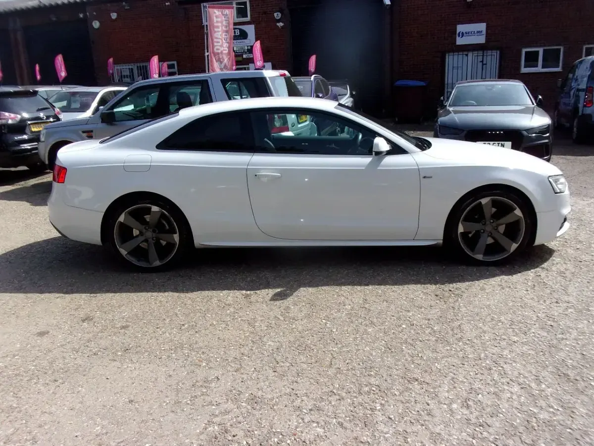 Used Audi A5 Black Edition 177 HP (130 kW) 2012 White Coupe