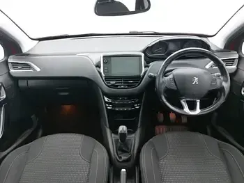 Used Peugeot 208 82 HP (60 kW) 2019 Red Hatchback