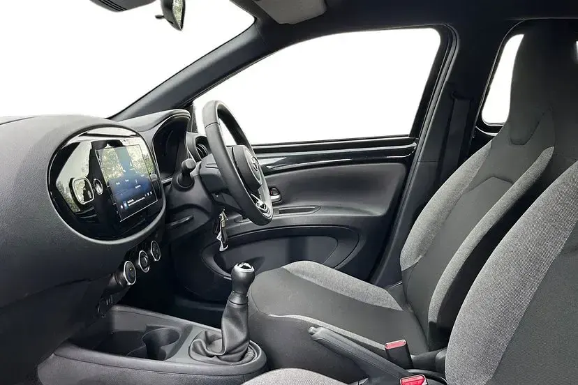 Used Toyota Aygo X PURE 72 HP (52 kW) 2024 Black SUV