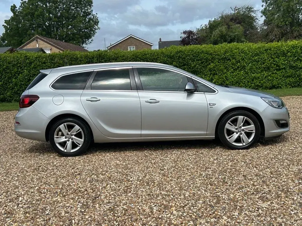Used Vauxhall Astra SRi 2013 Silver Estate
