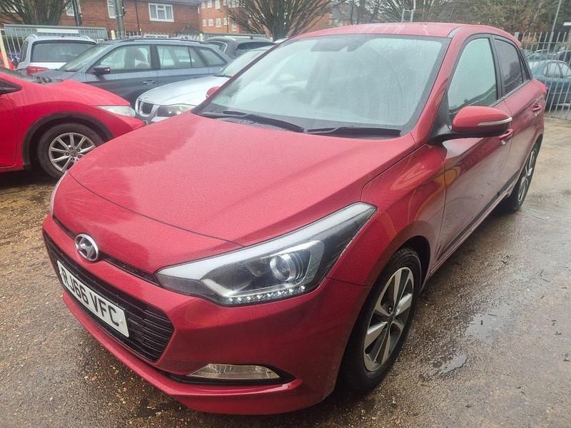 Used Hyundai i20 Premium 2016 Red Hatchback
