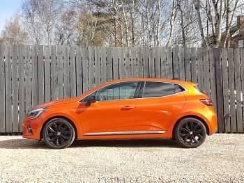 Used Renault Clio V Techno 145 HP (106 kW) 2022 Orange Hatchback