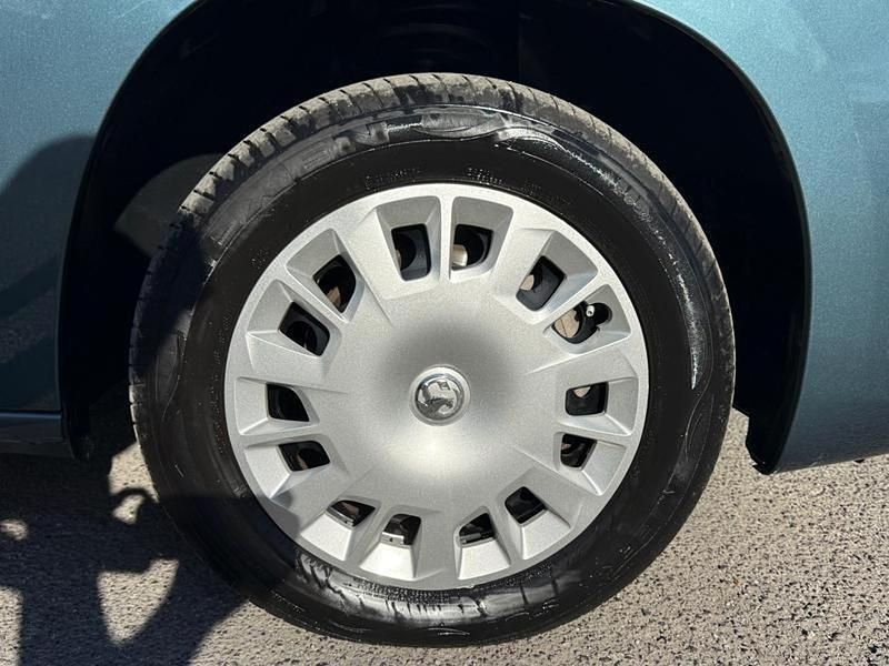 Używany Vauxhall Combo Design Edition 98 kW (134 KM) 2024 Niebieski Minivan