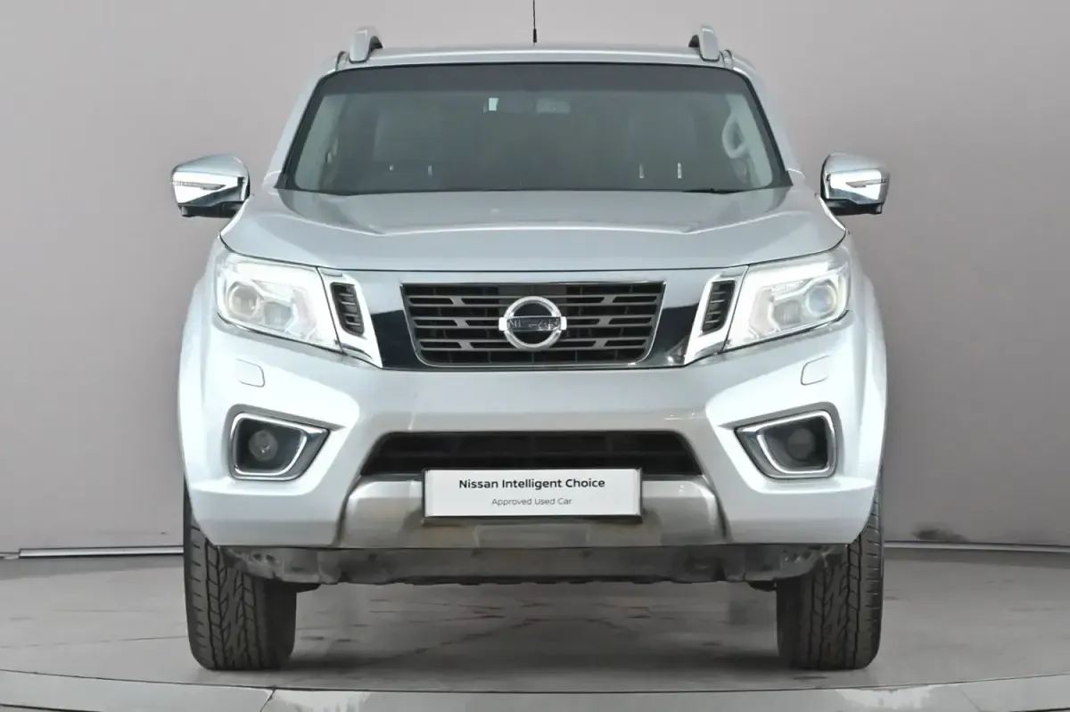 Używany Nissan Navara Tekna 190 KM (139 kW) 2017 Srebrny Pickup