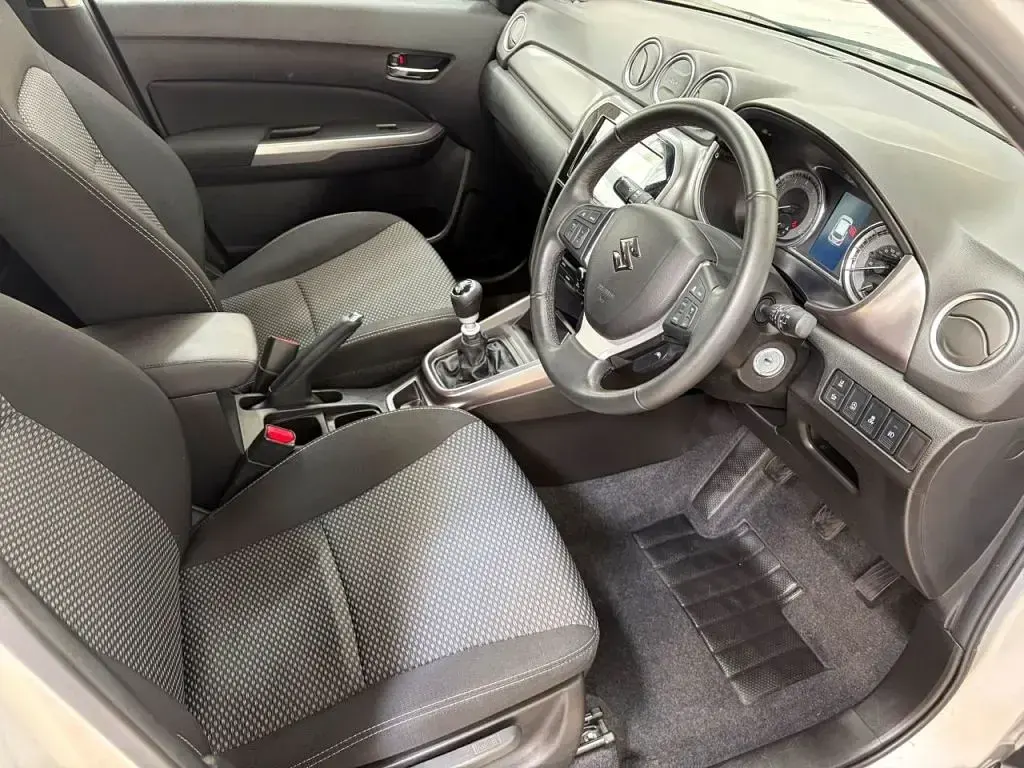 Used Suzuki Vitara SZ-T 129 HP (94 kW) 2023 Silver SUV
