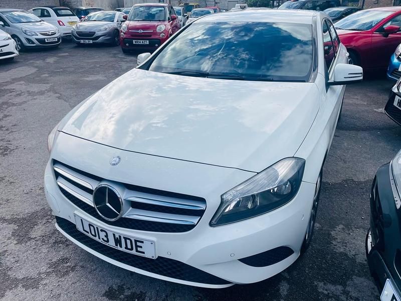 Begagnad Mercedes A180 2013 Vit Halvkombi
