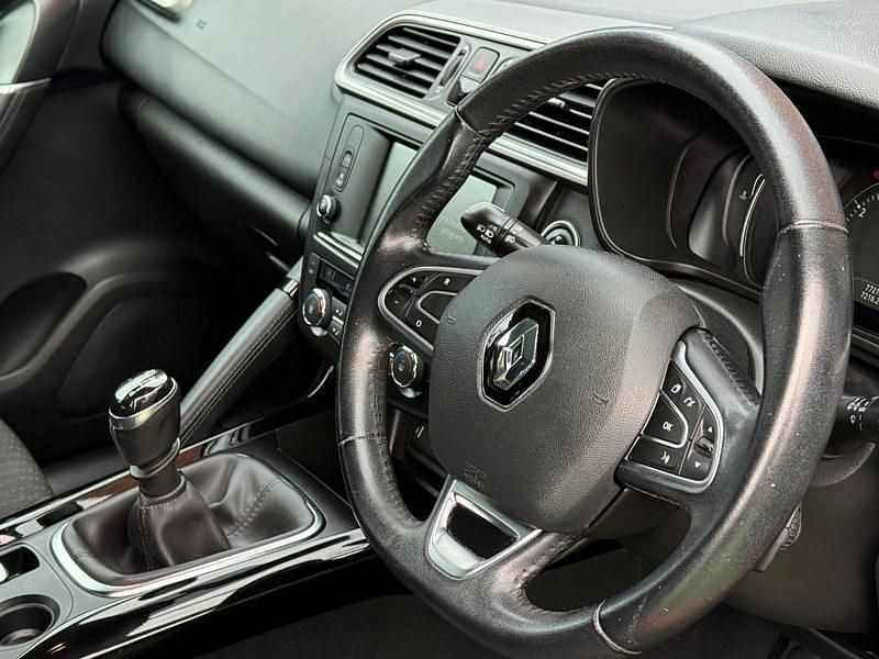 Used Renault Kadjar Dynamique 130 HP (95 kW) 2017 Red SUV