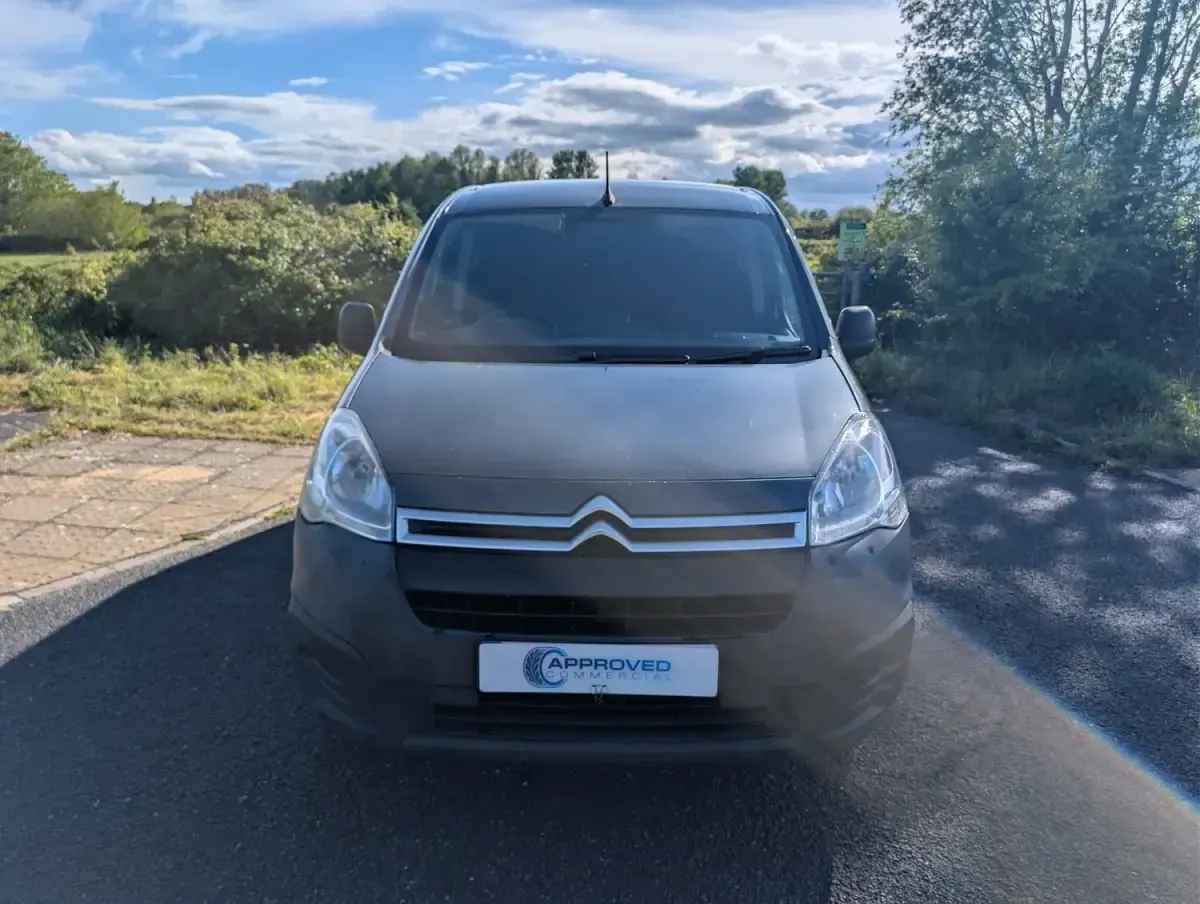 Begagnad Citroën Berlingo 75 HK (55 kW) 2017 Grå Minibuss