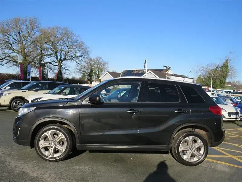 Second-hand Suzuki Vitara SZ-T 120 CP (88 kW) 2017 Negru SUV