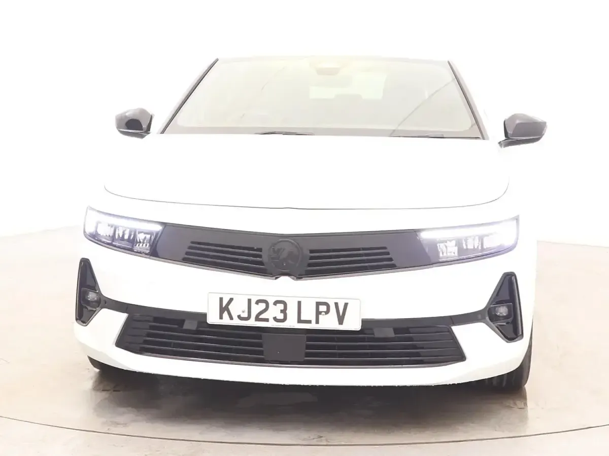Used Vauxhall Astra 130 HP (95 kW) 2023 White Hatchback