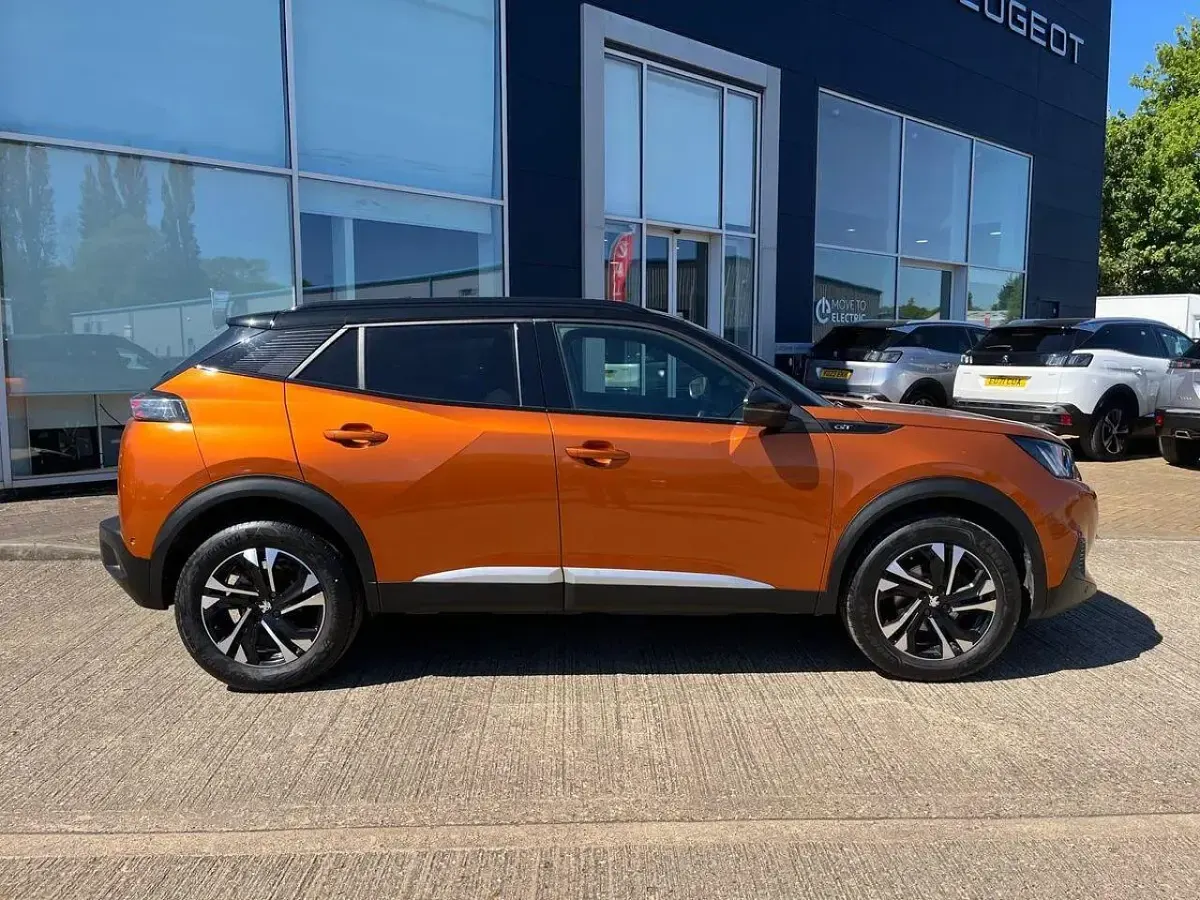 Second-hand Peugeot 2008 GT 129 CP (94 kW) 2023 Portocaliu SUV