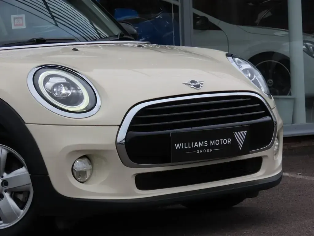 Begagnad Mini Cooper Classic 2019 Vit Halvkombi