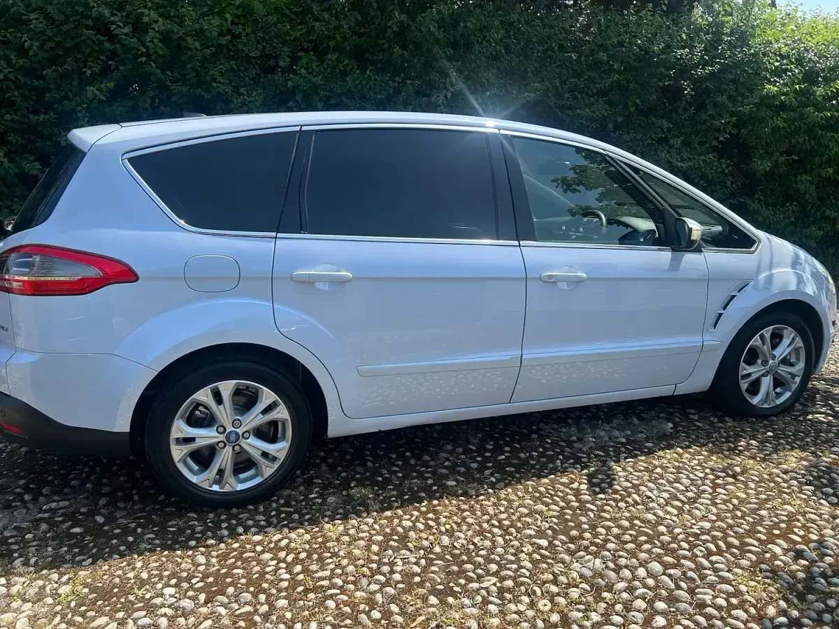Used Ford S-MAX Titanium 2010 White MPV