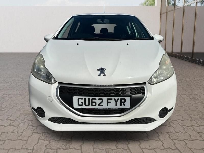 Used Peugeot 208 Access 82 HP (60 kW) 2013 White Hatchback