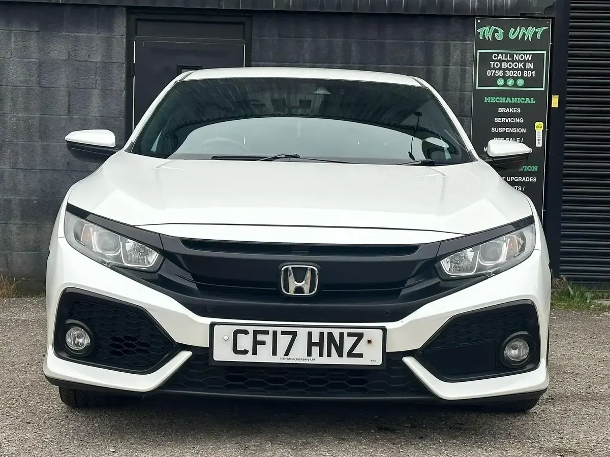 Used Honda Civic SR 2017 White Hatchback