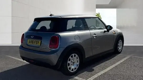 Begagnad Mini ONE Hatch 102 HK (75 kW) 2016 Silver Halvkombi