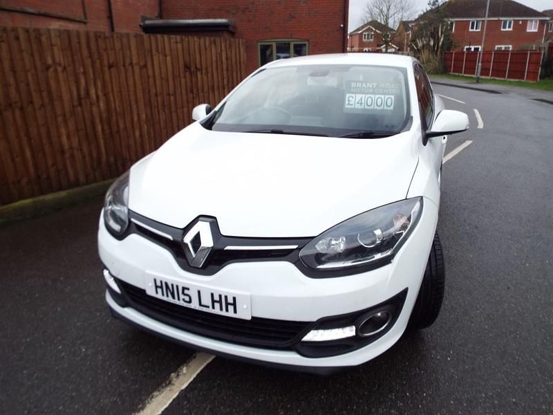Used Renault Mégane III Dynamique 110 HP (80 kW) 2015 White Hatchback