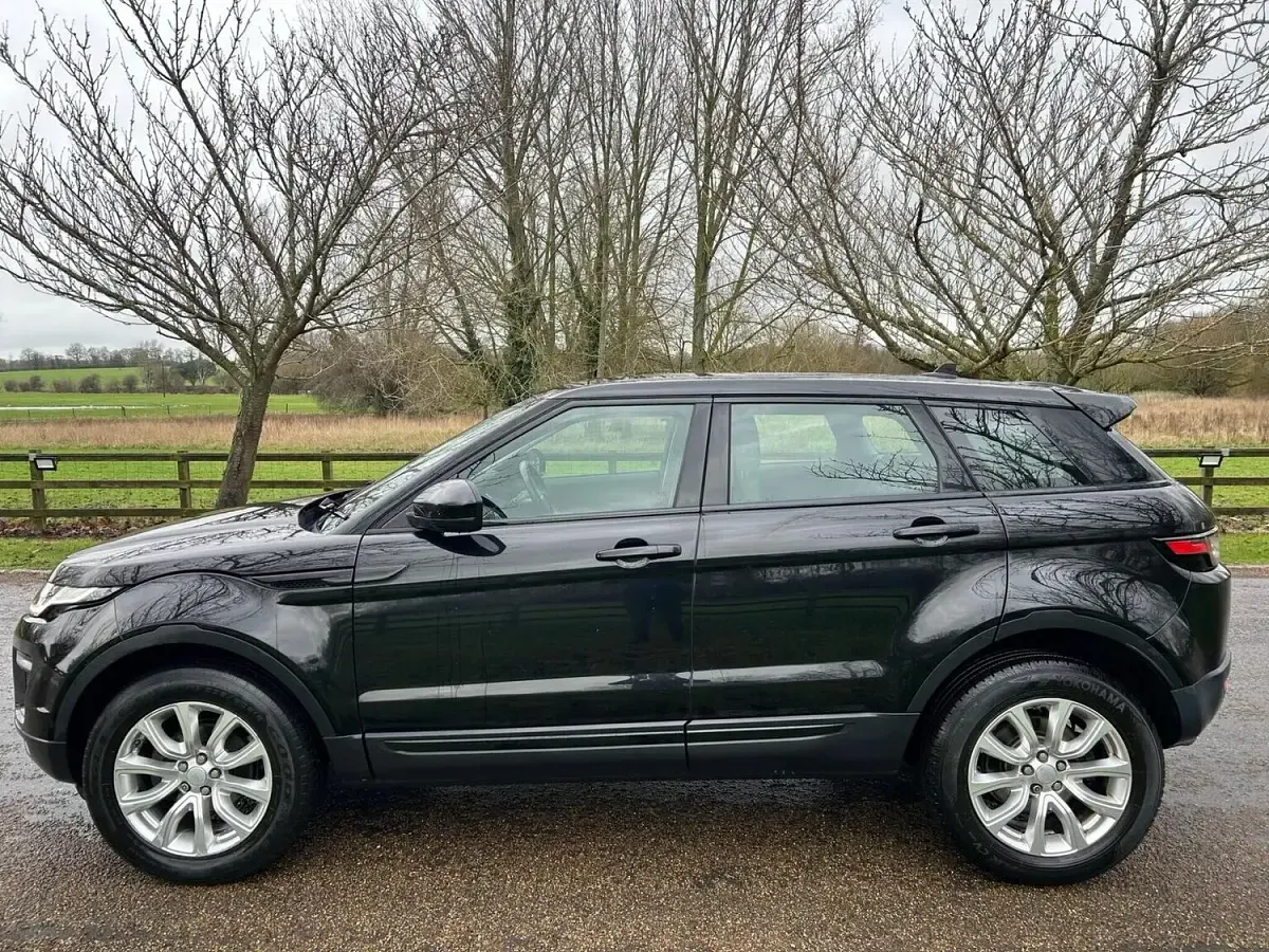 Used Land Rover Range Rover evoque SE 150 HP (110 kW) 2016 Black Estate