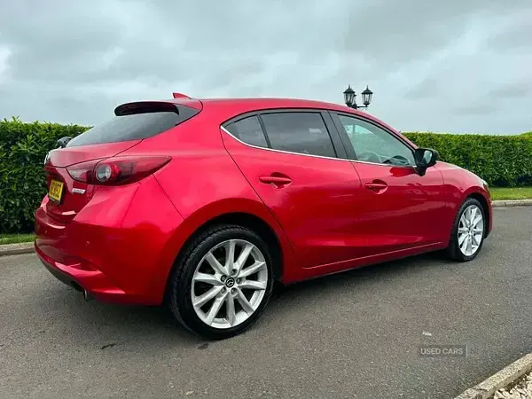 Used Mazda 3 Inclusive 150 HP (110 kW) 2017 Red Hatchback