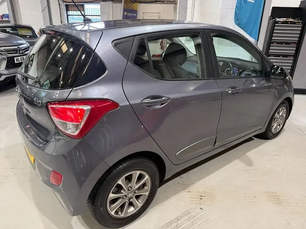 Used Hyundai i10 Premium 87 HP (63 kW) 2015 Grey Hatchback