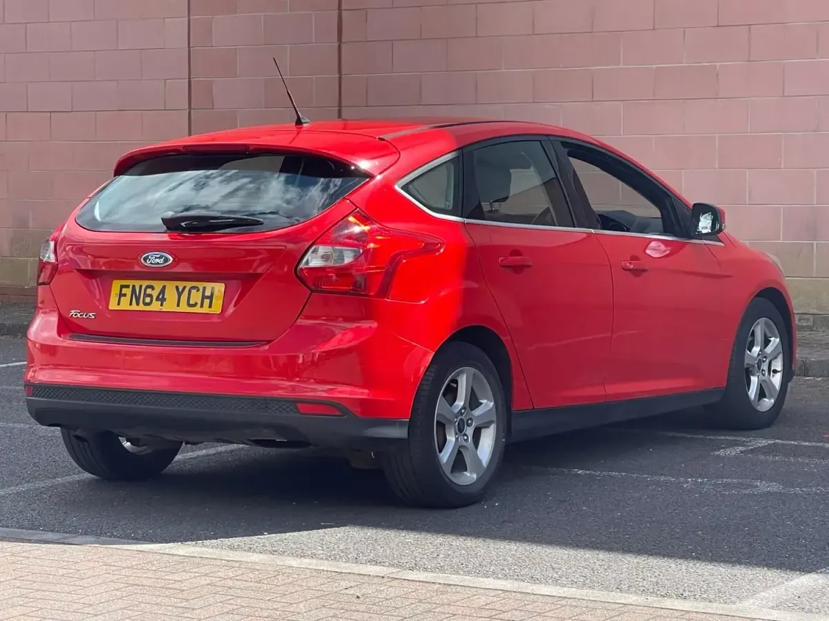 Używany Ford Focus Zetec 2014 Czerwony Hatchback