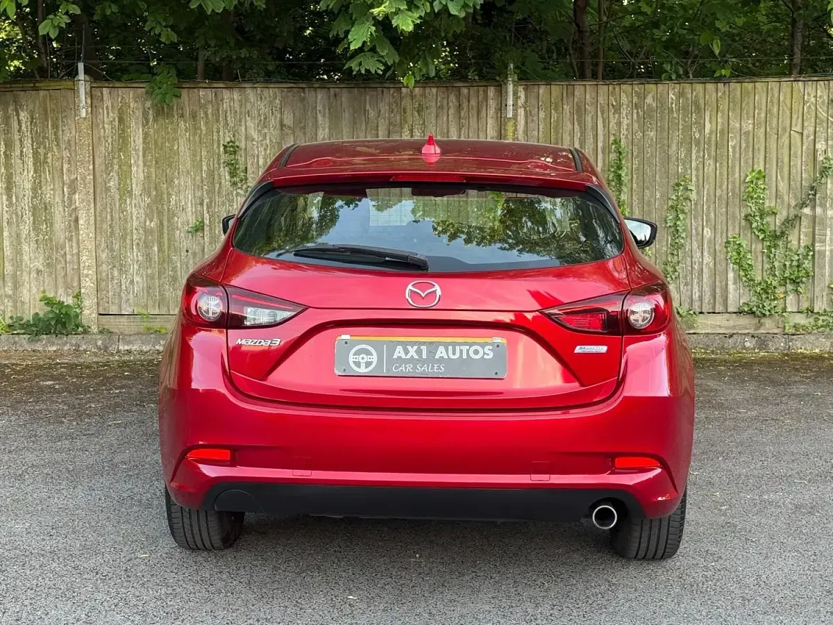 Used Mazda 3 105 HP (77 kW) 2017 Red Hatchback