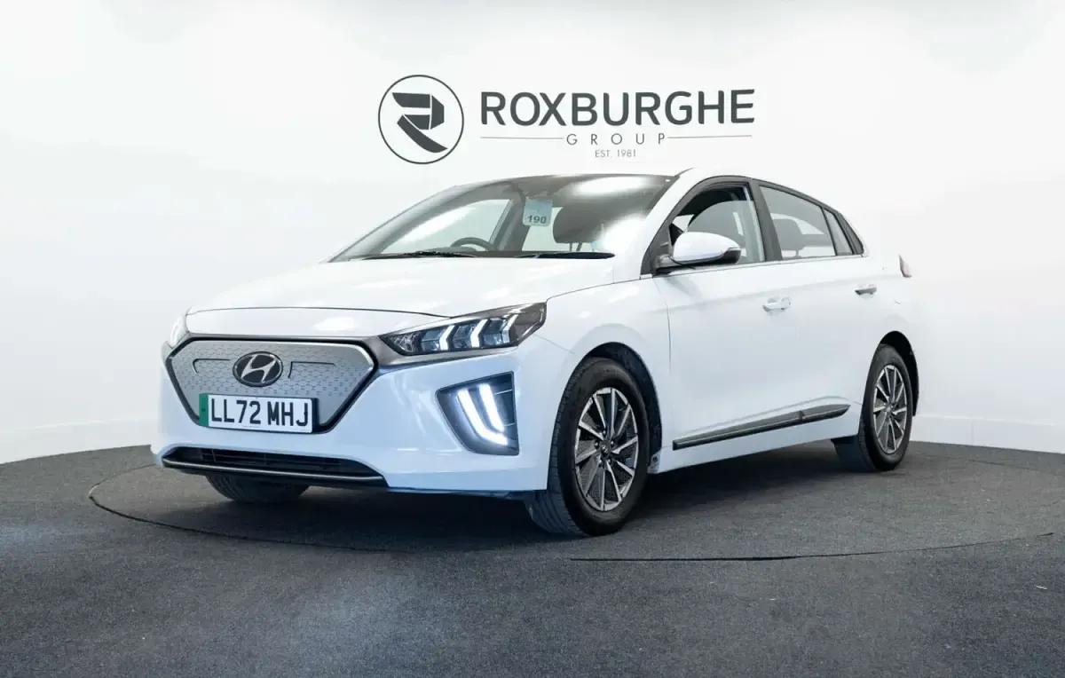 Begagnad Hyundai Ioniq Premium 2023 Vit Halvkombi