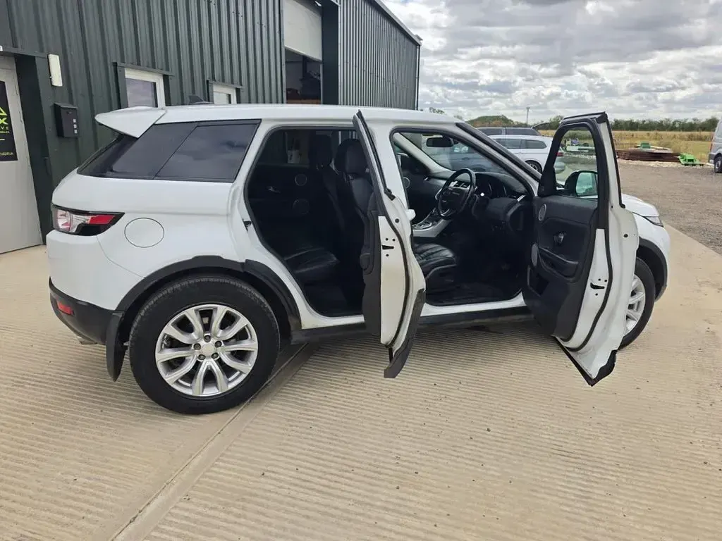 Used Land Rover Range Rover evoque Pure 190 HP (139 kW) 2014 White SUV