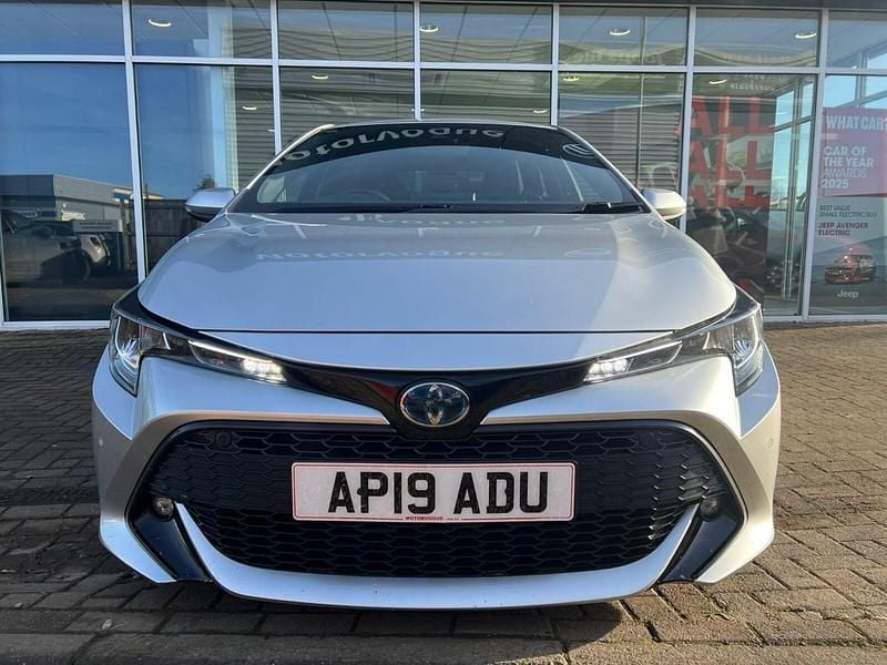 Used Toyota Corolla Design 120 HP (88 kW) 2019 Silver Hatchback